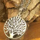 Metallkette mit dem großen Baum des Lebens