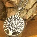 Metallkette mit dem großen Baum des Lebens