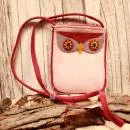 Kleine rosa Umhängetasche aus Filz mit süßem Eulengesicht und festem rosa Filz-Schulterband für Kinder.