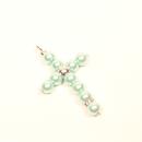 Großer versilberter Kettenanhänger in Kreuzform mit mint-grünen Polarisperlen, Perlmutt-Effekt und funkelnden Strassrondellen.