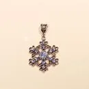 Kettenanhänger Weihnachten Schneeflocke blau Glitzer Strass Steine versilbert, Modeschmuck handmade chic-peppig-bunt