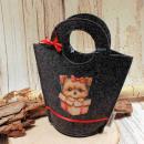 Handgenähte schwarze Kindertasche aus Filz mit gepresstem Hundemotiv, runden Griffen und kleiner Schleife der Marke weidräwöl.