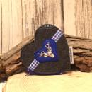Kleines Trachten Mäppchen aus blau-weiß kariertem Filz mit Hirsch-Motiv und Schlaufe.