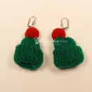 Handgefertigte Ohrringe Weihnachten Bommelmütze grün gestrickt, versilbert Klappbrisur, handmade Modeschmuck