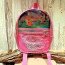 Kleiner schimmernder Kinderrucksack in Rosa-Glitzer mit Einhorn- und Fee-Motiv aus der Narnia Arcadia Kollektion.