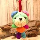 Handgemachter gehäkelter Bär in mintgruen als unisex Glücksbringer. Fair Trade Wolle, 11×7×6 cm.