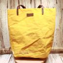 Umweltfreundliche Shoppertasche aus grauem waschbarem Papier mit edlen Ledergriffen, gefertigt in Deutschland von Maxx Factory.