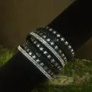 Rock-Gotik Stil Wildleder-Optik Armband mit Straß und Stern Nieten versetzt - strassarmband stern nieten schwarz