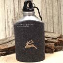 Trinkflasche Alu Filz Dunkelgrau Hirsch-Motiv gestickt Sportflasche 18cm Karabiner Trachtenlook