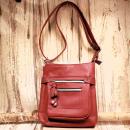 Rote Leder Handtasche mit Reißverschlussfächern auf der Vorderseite, kompaktes Design und langer, verstellbarer Schultergurt.