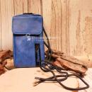 Kompakte Bench Umhängetasche in Blau mit schwarzem Logo-Print und Segelseil.