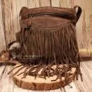 Kleine dunkelbraune Handtasche aus weichem Wildleder mit Fransen und verstellbarem Schulterriemen.